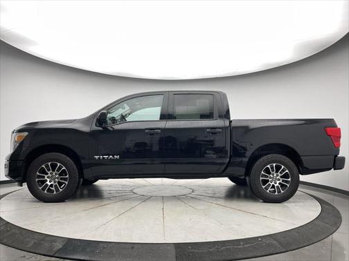 2022 Nissan Titan SV