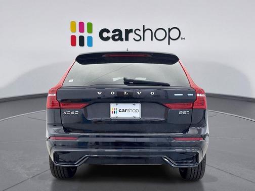 2023 Volvo XC60 B5 Plus Dark Theme