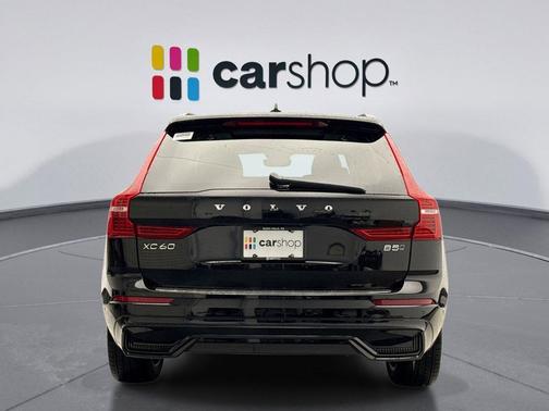 2023 Volvo XC60 B5 Plus Dark Theme