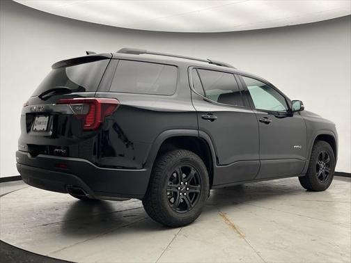 2022 GMC Acadia AWD AT4