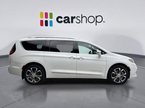 Bright White Clearcoat 2021 Chrysler Pacifica L