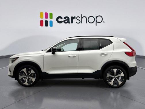 2023 Volvo XC40 B5 Plus Dark Theme