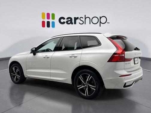 2022 Volvo XC60 B6 R-Design
