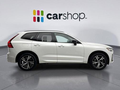 2022 Volvo XC60 B6 R-Design