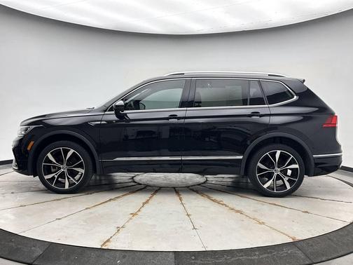 Deep Black 2023 Volkswagen Tiguan 2.0T SEL R-Line 4MOTION