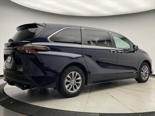 2021 Toyota Sienna XLE 7 Passenger