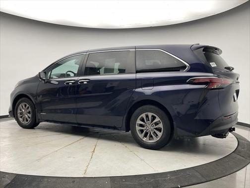 2021 Toyota Sienna XLE 7 Passenger