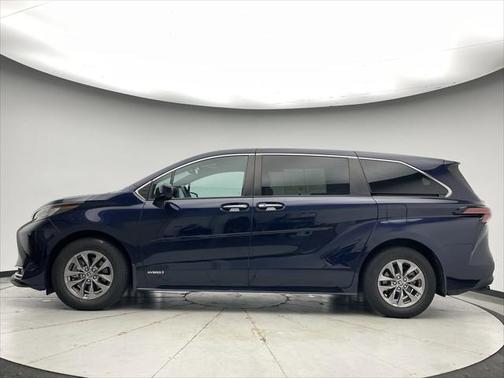 2021 Toyota Sienna XLE 7 Passenger