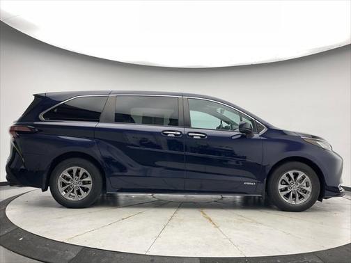2021 Toyota Sienna XLE 7 Passenger