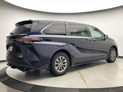 2021 Toyota Sienna XLE 7 Passenger