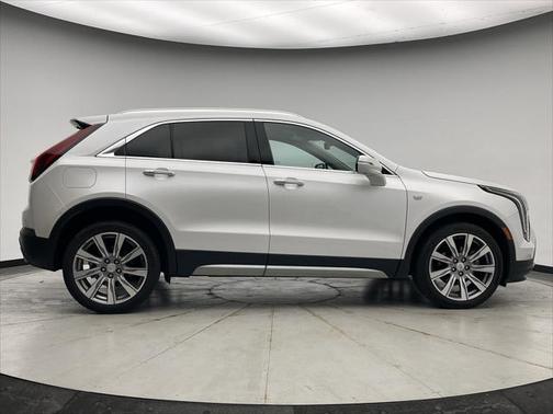 2022 Cadillac XT4 Premium Luxury