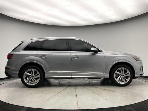2022 Audi Q7 55 Premium Plus