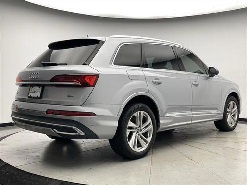 2022 Audi Q7 55 Premium Plus