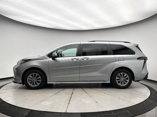 2023 Toyota Sienna XLE 7 Passenger