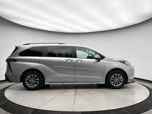 2023 Toyota Sienna XLE 7 Passenger