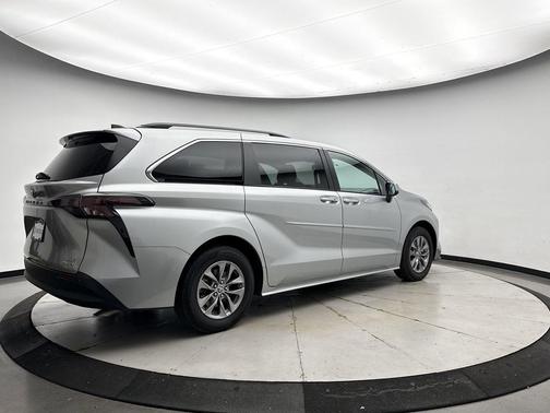 2023 Toyota Sienna XLE 7 Passenger