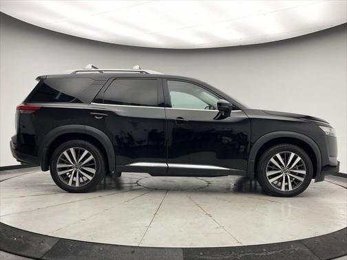 2022 Nissan Pathfinder Platinum 4WD
