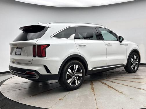 Snow White Pearl 2023 Kia Sorento Hybrid EX