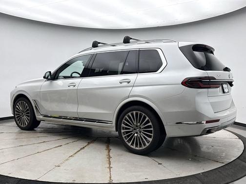 Mineral White 2023 BMW X7 xDrive40i