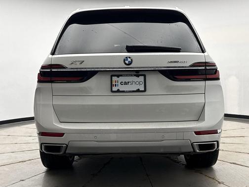Mineral White 2023 BMW X7 xDrive40i
