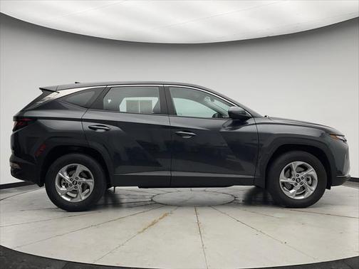 2022 Hyundai TUCSON SE