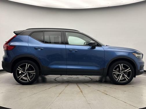 2021 Volvo XC40 T5 R-Design