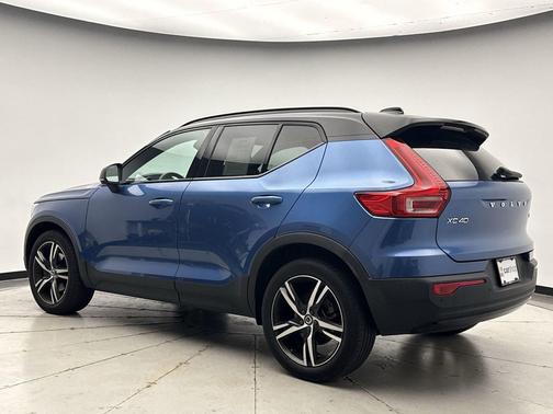 2021 Volvo XC40 T5 R-Design