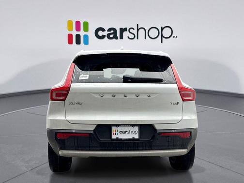2022 Volvo XC40 T5 Momentum
