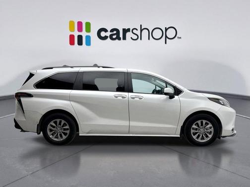 2024 Toyota Sienna XLE