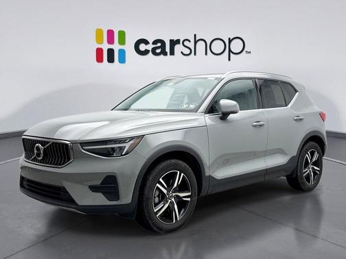 2025 Volvo XC40 B5 Core Bright Theme