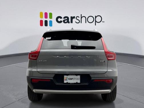 2025 Volvo XC40 B5 Core Bright Theme