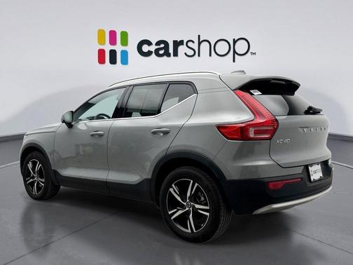 2025 Volvo XC40 B5 Core Bright Theme