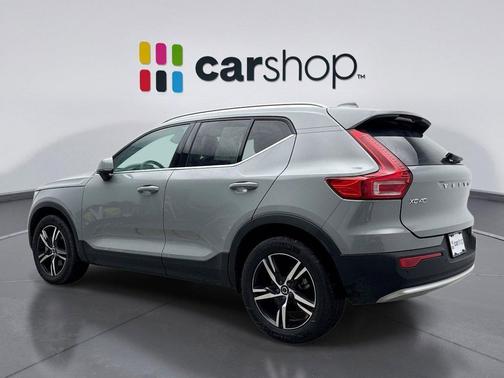 2025 Volvo XC40 B5 Core Bright Theme