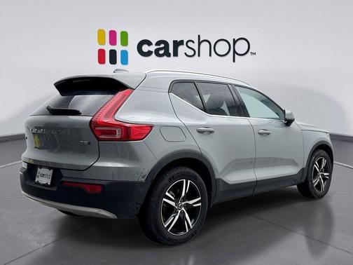 2025 Volvo XC40 B5 Core Bright Theme