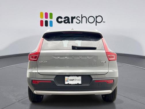 2025 Volvo XC40 B5 Core Bright Theme