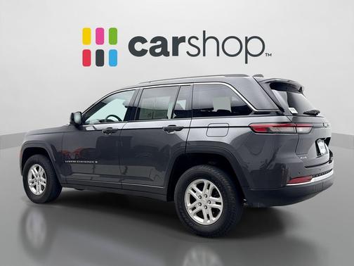 Baltic Gray Metallic Clearcoat 2023 Jeep Grand Cherokee Laredo