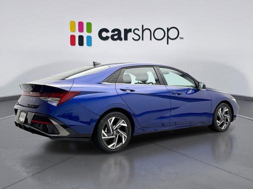 2025 Hyundai ELANTRA SEL