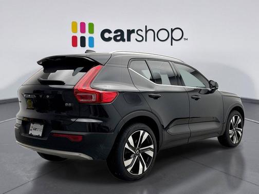 2025 Volvo XC40 B5 Plus Bright Theme