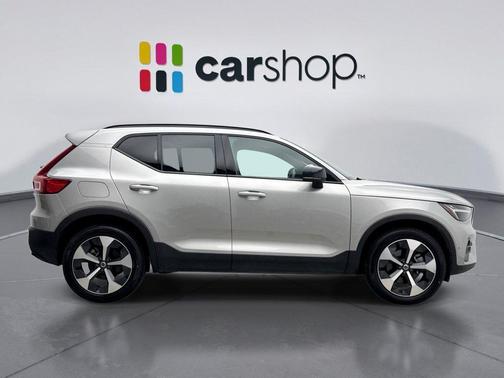 Silver Dawn 2025 Volvo XC40 B5 Plus Dark Theme