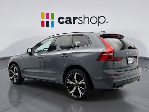 2024 Volvo XC60 Recharge Plug-In Hybrid T8 Ultimate Dark Theme
