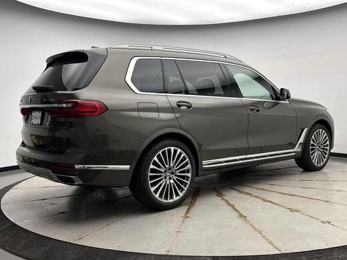 Manhattan Green M 2021 BMW X7 xDrive40i