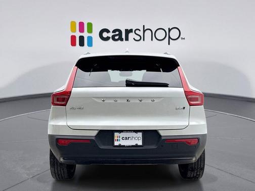 2025 Volvo XC40 B5 Plus Dark Theme