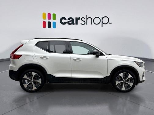 2025 Volvo XC40 B5 Plus Dark Theme