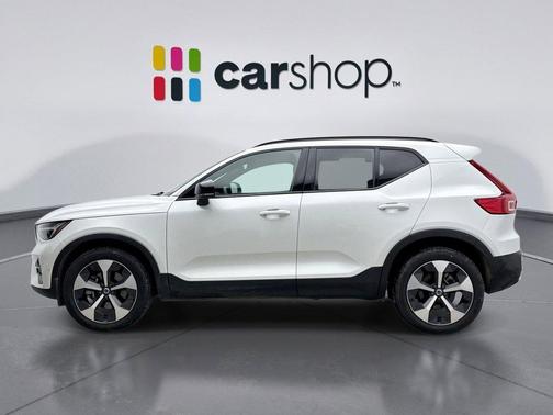 2025 Volvo XC40 B5 Plus Dark Theme