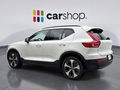 2025 Volvo XC40 B5 Plus Dark Theme