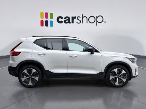 2025 Volvo XC40 B5 Plus Dark Theme