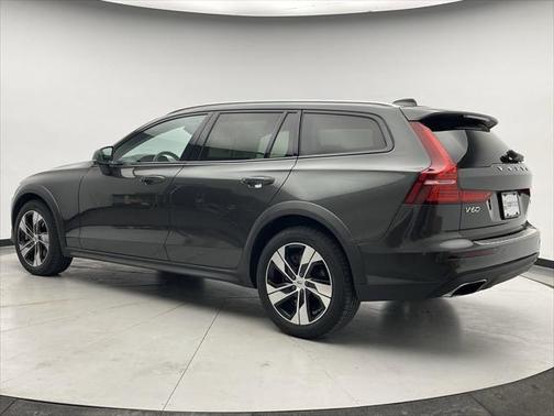 2022 Volvo V60 Cross Country T5