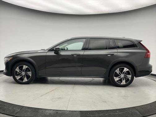 2022 Volvo V60 Cross Country T5