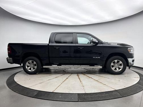 Diamond Black Crystal Pearlcoat 2024 RAM 1500 Laramie