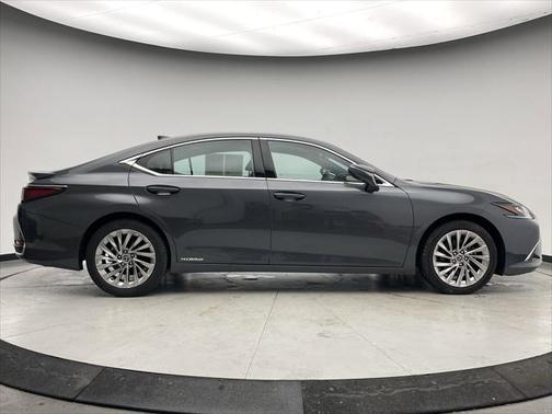 2022 Lexus ES 300h Luxury